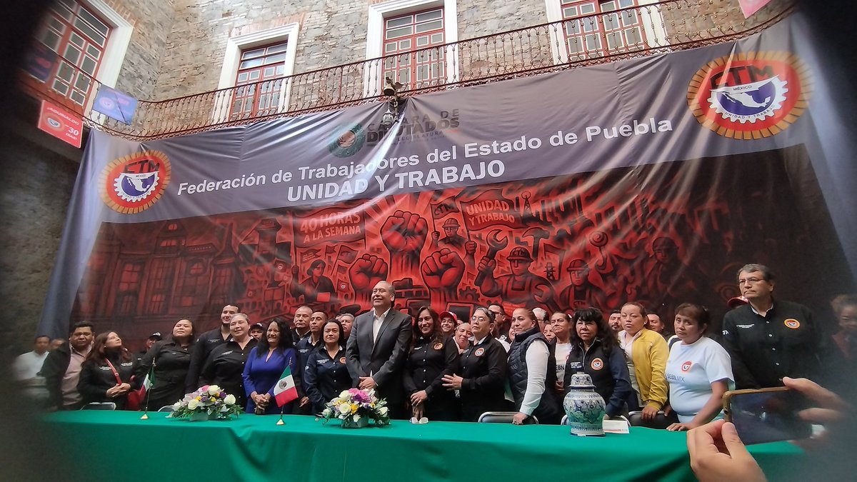 AliadosPuebla's tweet photo. El poder laboral de las mujeres es reconocido en la @CTMPuebla justicia laboral igualitaria, jornada de 40 horas con pago de 56 está en marcha.
@leobardosoto #AliadosPuebla https://t.co/m1lzTlvrHq