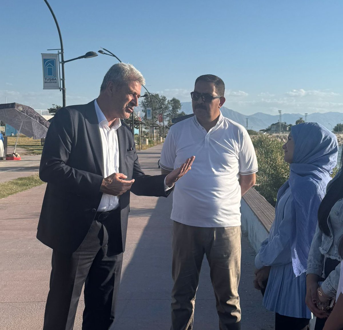 AK PARTİ TUŞBA İLÇE BAŞKANLIĞI (@vanaktusba) on Twitter photo Başkanımız Ümit Kanan ve Yönetim kurulu üyelerimiz,
Gençlik kollarımızın Üye Stand’larını ziyaret ederek, yeni üye çalışmalarına destek verdiler.
<a href="/umitkanan72/">Ümit KANAN</a> <a href="/ArvasAbdulahat/">Abdulahat Arvas</a> <a href="/Burhan_Kayaturk/">Burhan Kayatürk</a> <a href="/K_Turkmenoglu_V/">KAYHAN TÜRKMENOĞLU</a> <a href="/merdogan02/">Mehmet ERDOĞAN</a> <a href="/MustafaAlkayis/">Av. Mustafa Alkayış</a> <a href="/abuyukgumus/">Ahmet Büyükgümüş</a> <a href="/AK_PartiVan/">AK Parti Van</a> <a href="/Akparti/">AK Parti</a> Başkanımız Ümit Kanan ve Yönetim kurulu üyelerimiz,
Gençlik kollarımızın Üye Stand’larını ziyaret ederek, yeni üye çalışmalarına destek verdiler.
<a href="/umitkanan72/">Ümit KANAN</a> <a href="/ArvasAbdulahat/">Abdulahat Arvas</a> <a href="/Burhan_Kayaturk/">Burhan Kayatürk</a> <a href="/K_Turkmenoglu_V/">KAYHAN TÜRKMENOĞLU</a> <a href="/merdogan02/">Mehmet ERDOĞAN</a> <a href="/MustafaAlkayis/">Av. Mustafa Alkayış</a> <a href="/abuyukgumus/">Ahmet Büyükgümüş</a> <a href="/AK_PartiVan/">AK Parti Van</a> <a href="/Akparti/">AK Parti</a>