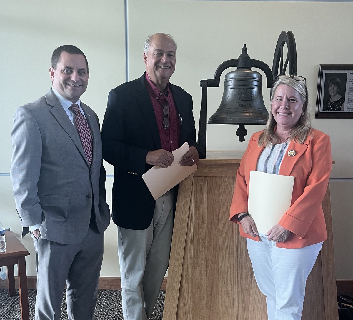 ObenshainChris's tweet image. Good to be with colleagues in the Valley this week for a meeting of the Virginia Behavioral Health Commission.
I enjoyed been a strong advocate for Virginia's mental health system transformation and expanding our Behavioral Health Court dockets to keep those in crisis out of the…