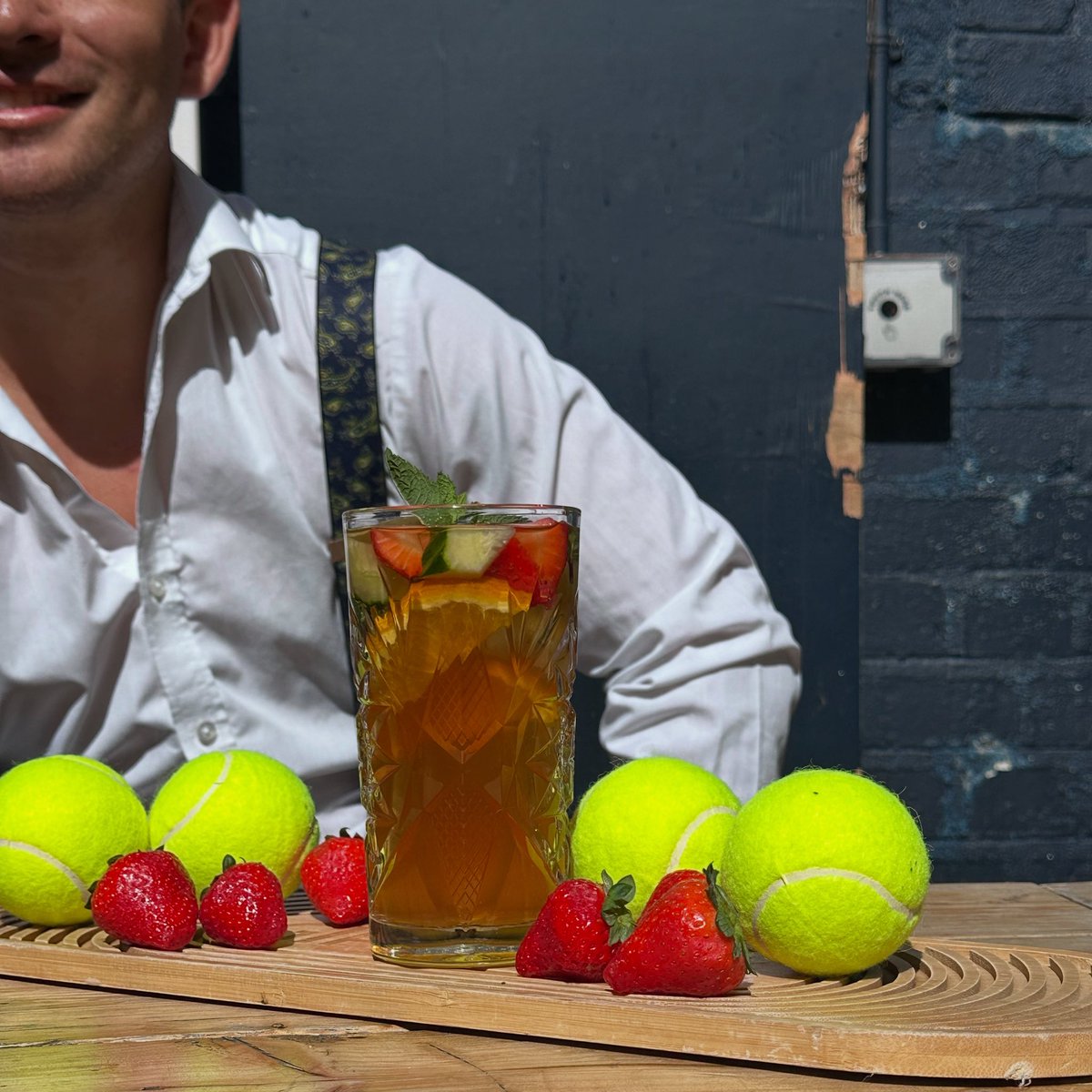 oldshiprichmond's tweet image. Sippin’ Pimms &amp;amp; serving aces- it’s finals weekend at Wimbledon! 🍓🍹 

Catch all the action with us this weekend, book your table or simply walk in and soak up the sunny atmosphere, cocktail in hand 🌞

#wimbledon2025 #pimmsoclock #gamesetmatch