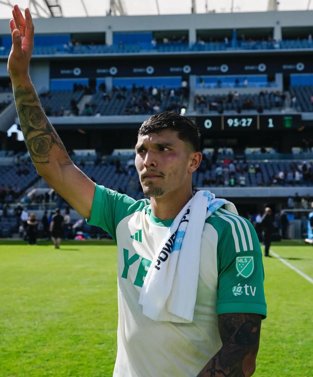 VERDE FRANCE 🌳🇫🇷 (@verdefrance) on Twitter photo 🏥 Triste nouvelle pour Brandon Vázquez, victime d'une déchirure du ligament croisé antérieur du genou droit.
Une opération est nécessaire, mettant malheureusement fin à sa saison 😔
Prompt rétablissement à toi <a href="/Brvndonv/">Brandon Vazquez</a> 💪💚🖤
#AustinFC #Verde 🏥 Triste nouvelle pour Brandon Vázquez, victime d'une déchirure du ligament croisé antérieur du genou droit.
Une opération est nécessaire, mettant malheureusement fin à sa saison 😔
Prompt rétablissement à toi <a href="/Brvndonv/">Brandon Vazquez</a> 💪💚🖤
#AustinFC #Verde