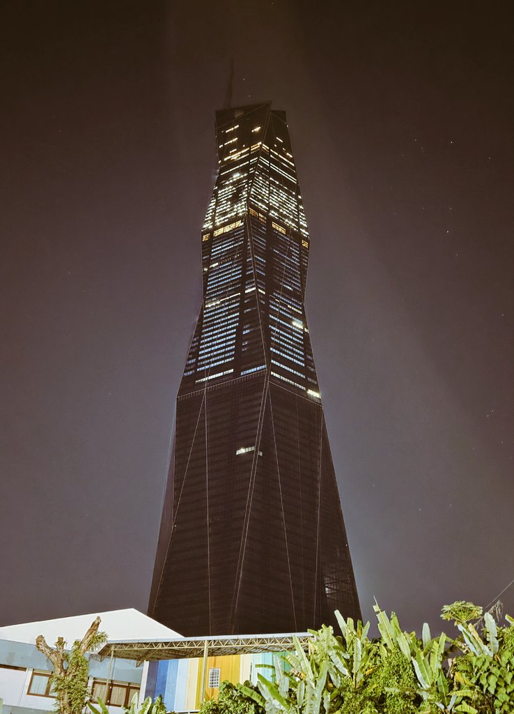 DoctorInGaming's tweet image. 🧵 Day 4/14: Unlocking Institutional Adoption in Malaysia 🏦📲

Our capital markets are strong.
Our DeFi talent is ready.

But there’s a missing bridge between TradFi &amp;amp; Web3 — and we must build it now.

Here&apos;s how Malaysia can lead tokenised finance👇

#MYBW2025 #Web3MY #LiftOff