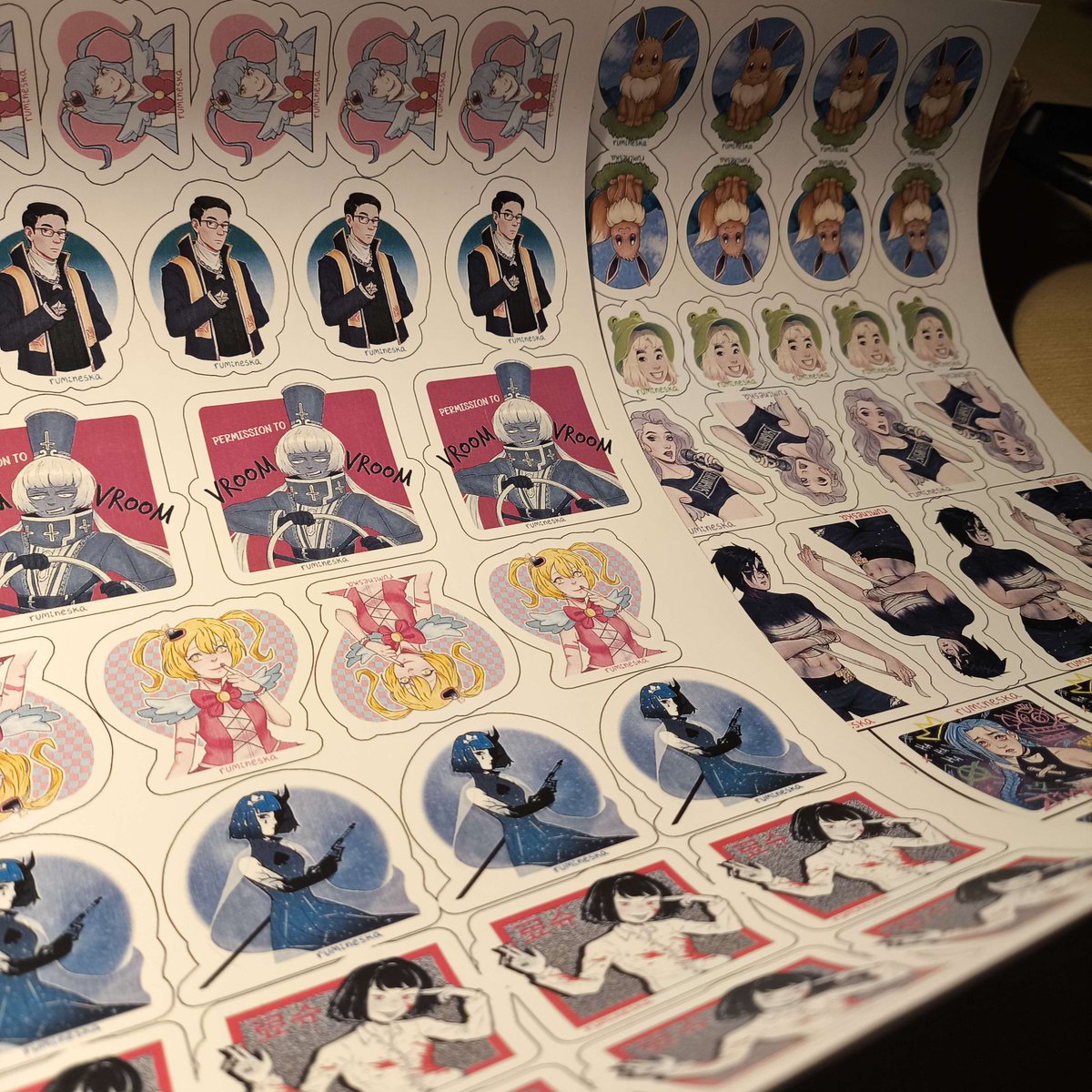 rumineska's tweet image. It's already tomorrow !!!! I'm gonna attend my first con !! I've prepared some stickers for my friends and anyone who'll want one :) wish me luck !!!