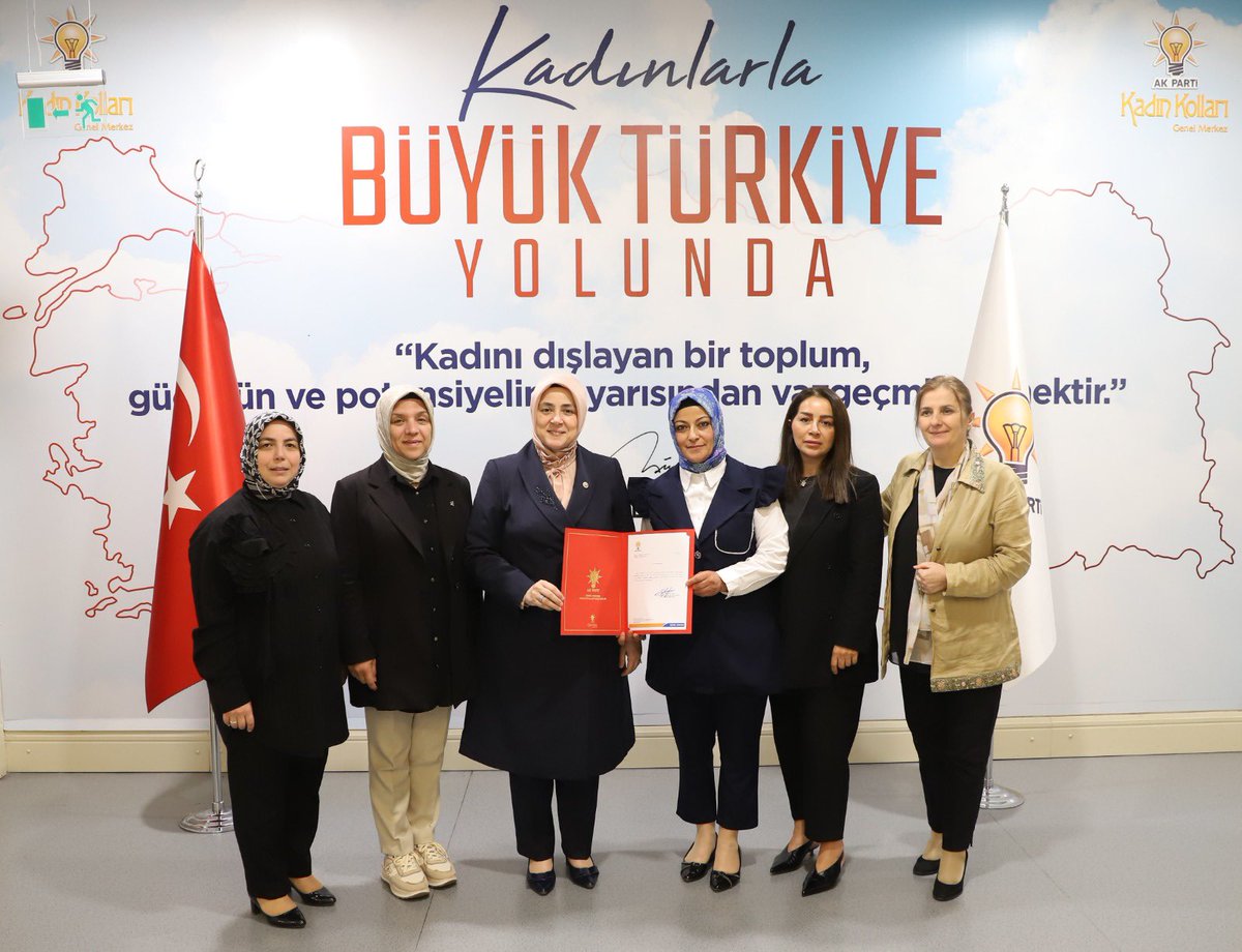 📍AK Parti Genel Merkez

Kayseri ilimizin Sarız İlçe Kadın Kolları Başkanlığına Ayşe Gürbüz atanmıştır.

Gürbüz’e mazbatasını Başkanımız <a href="/tugbaisikercan/">Tuğba IŞIK ERCAN</a> teslim etti.

Görevi devreden başkanımız Döndü Gedik’e bugüne kadar göstermiş olduğu özverili çalışmalarından ve gayretlerinden