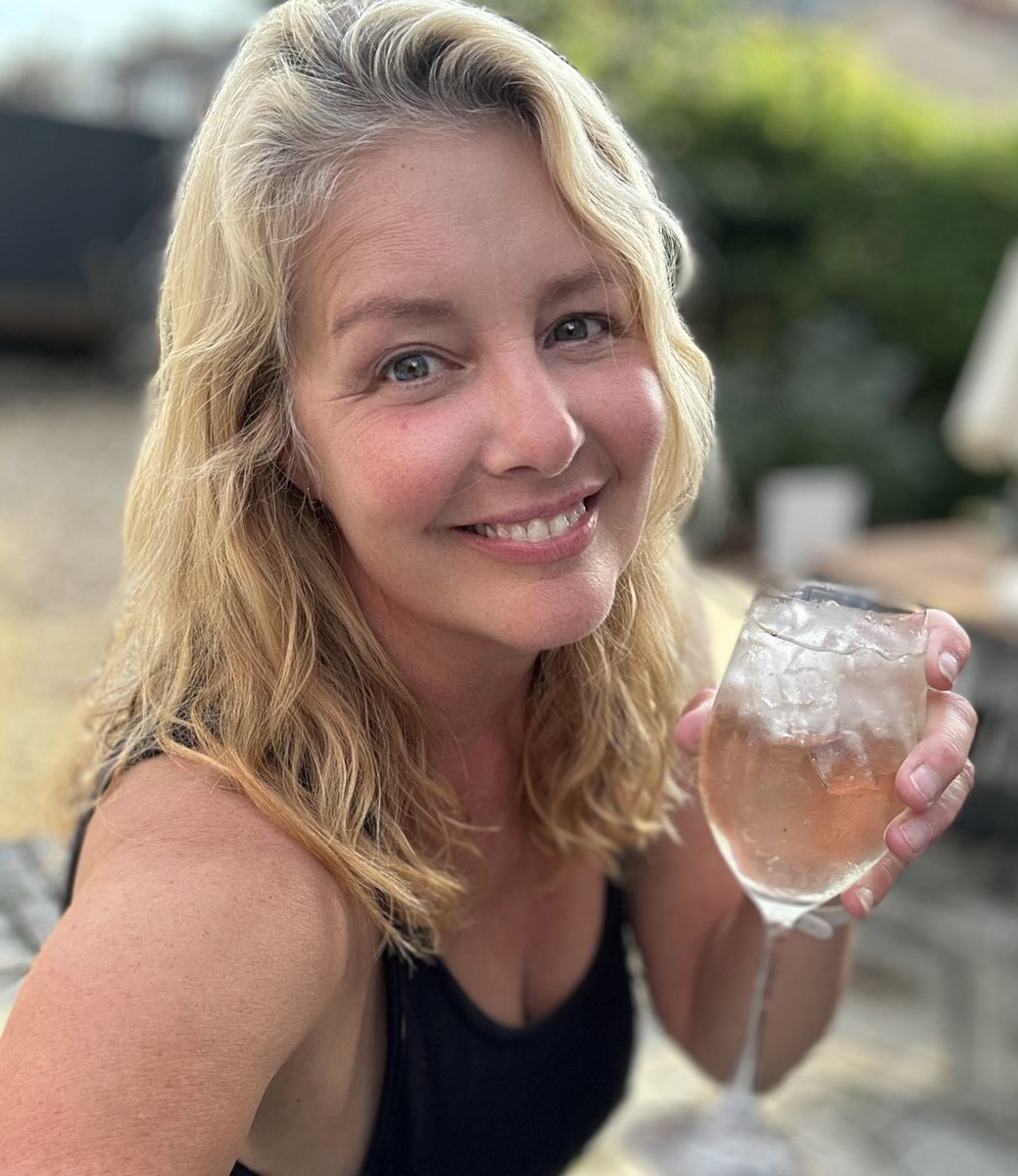 Thursday is the new Friday…🤔

One of the best things about being a dog walker is downtime when the sun shines! 😍

Cheers! 😃