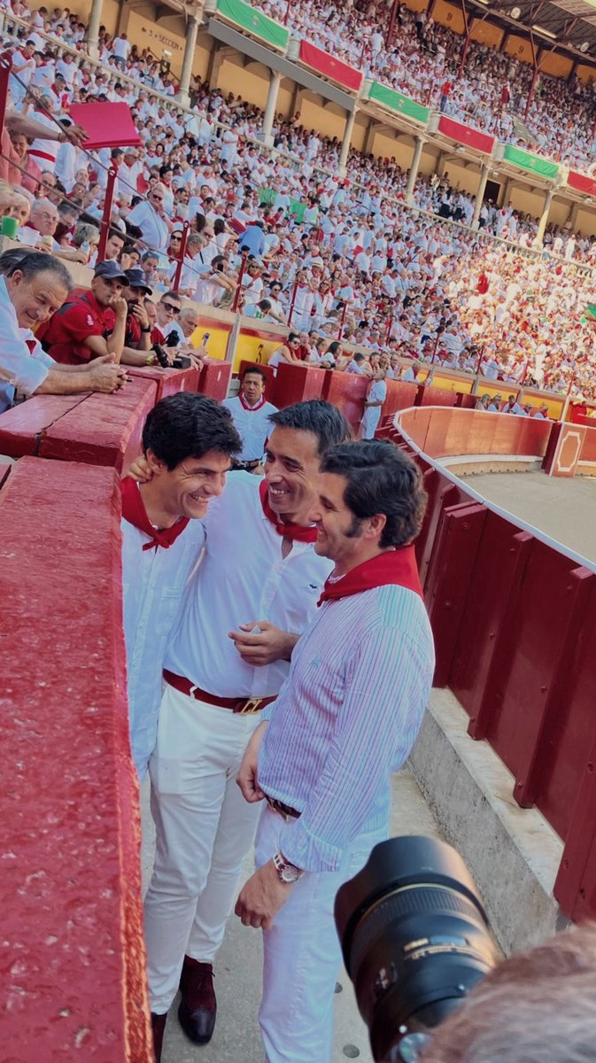 Tarde de toros en Pamplona. Pablo Aguado con el maestro Morante y Pedro Jorge Marques.