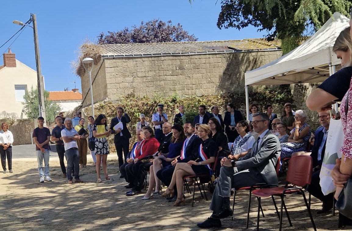 LGarnier44's tweet image. Merci à la ministre en charge du grand âge @lecocqcharlotte d’être venue en Loire-Atlantique pour inaugurer la nouvelle résidence des Myosotis à Chaumes-en-Retz
