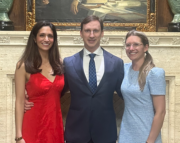 MayoRadOnc's tweet image. Just a #ThrowbackThursday to 3 weeks ago, our most fun graduation yet!
Congratulations to our PGY-5s (technically now PGY-6s)
@EbnerMD & @yazshaz will be joining our team while @Dr_Burlile will be serving the United States Air Force!
We wish them all the best 💙🩵🩶