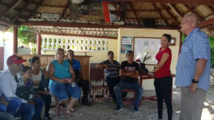 AleannysDuques1's tweet photo. Exponen experiencias sobre agroecología cooperativistas moronenses. #LaHabanaDeTodos @EmpresaAlimpex https://t.co/p3k3DEwMeJ