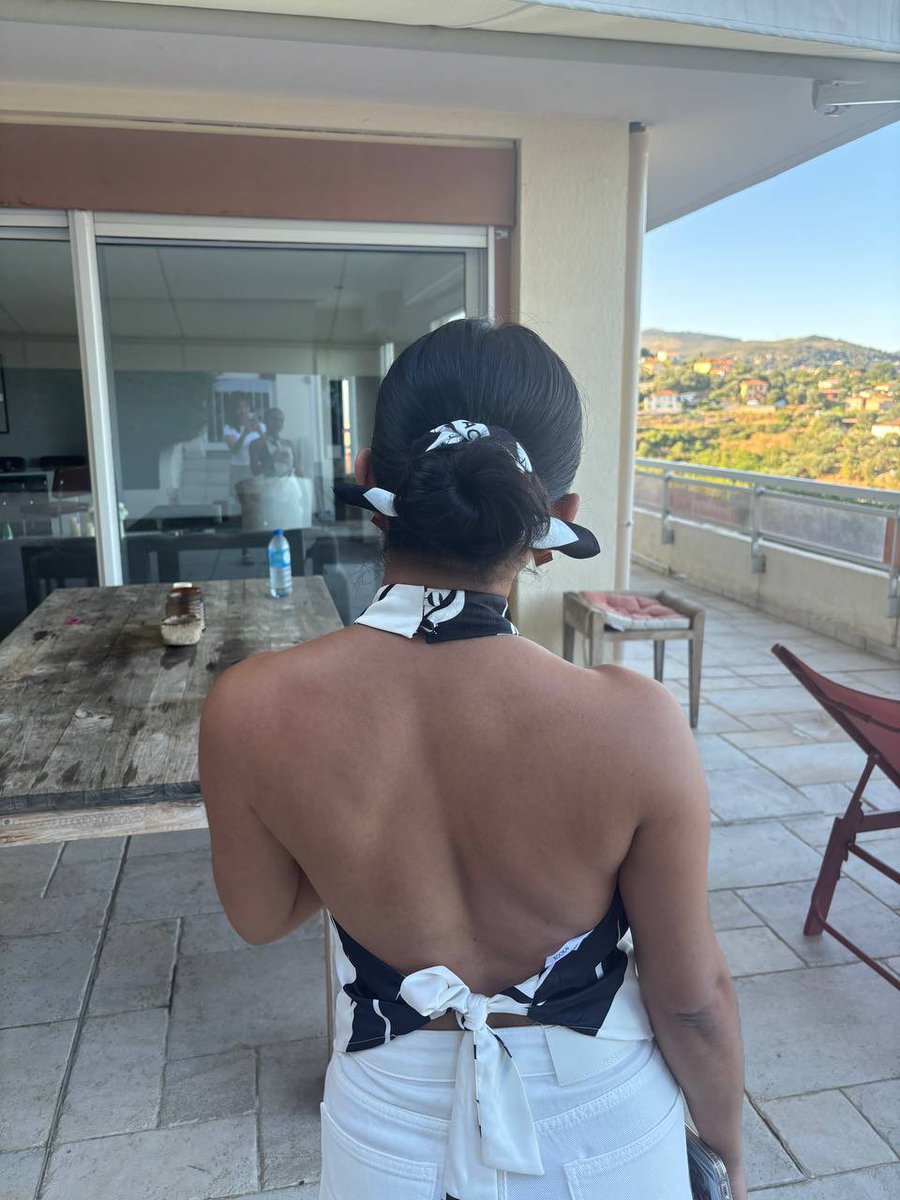 eleesatt's tweet image. Best merch ever @SaigonButcher @SolanaSummitOrg . This scarf has traveled all the way to South of France with me and is definitely part of my daily outfit