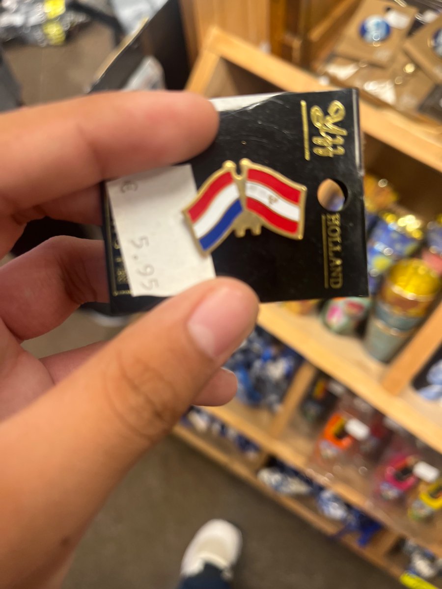 AmericanOrcaz's tweet image. That ain’t Canada that is Conodo
#flagpin #Netherlands #Canada