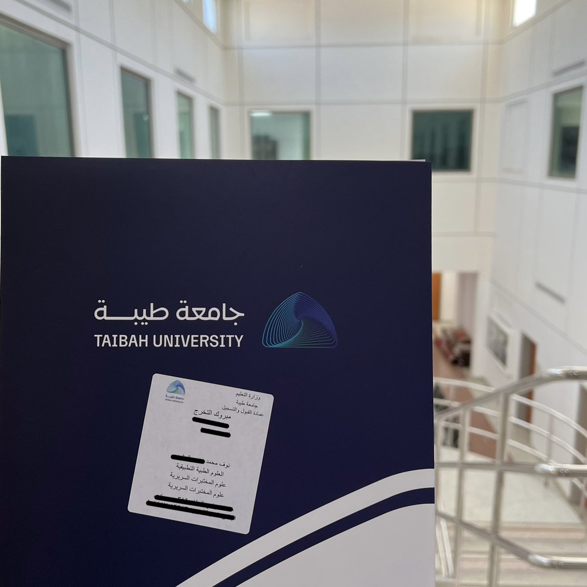 nxf3_'s tweet photo. استلام الوثيقة ,الحَمدلله شكرًا وحبًا وامتنانًا على البَلاغ والخِتام🎓🤍. https://t.co/UR1K5EeEnc