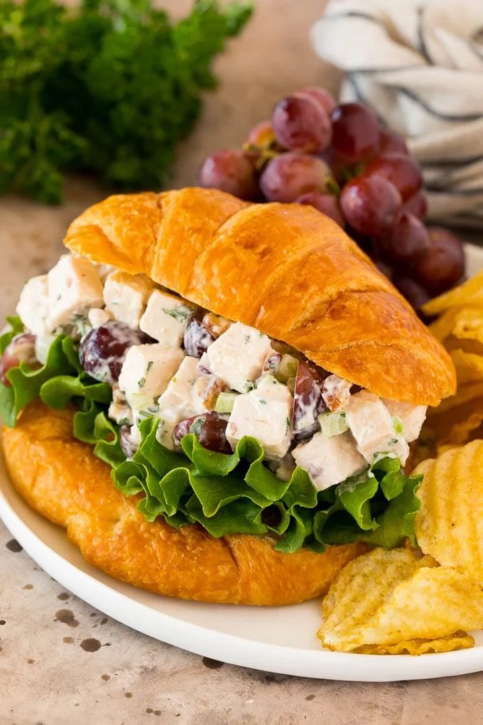 Chicken Salad with Grapes! dinneratthezoo.com/chicken-salad-…