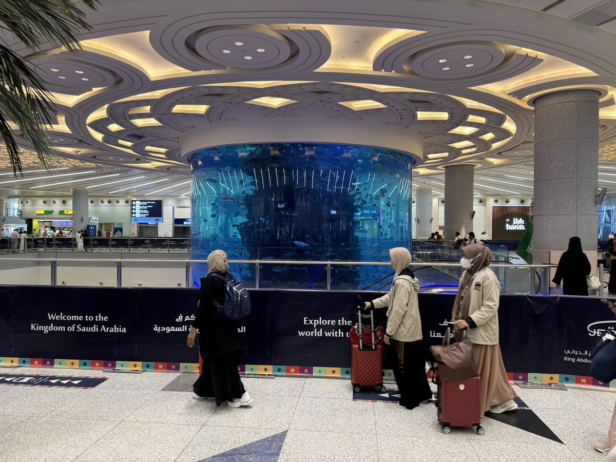 blamarre's tweet image. Landing at the King Abdulaziz International Airport @KAIAirport in Jeddah, Saudi Arabia on Tuesday 1 July 2025 and seeing the world’s largest airport aquarium about 45 feet tall and 33 feet in diameter! The start of a 2-week meeting with @NCMKSA National Center for #Meteorology.