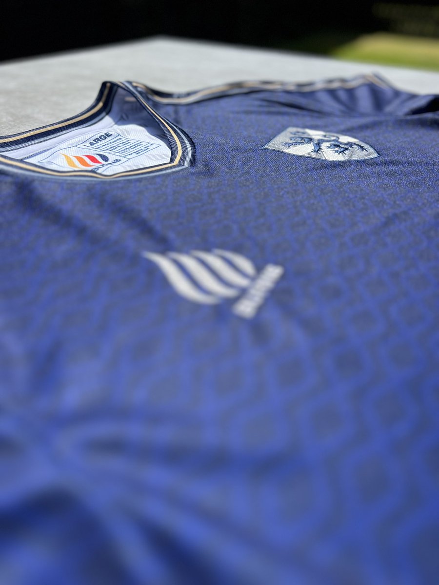 burnssportswear's tweet image. 🏴󠁧󠁢󠁳󠁣󠁴󠁿 The Rampant Scotland Shirt 🏴󠁧󠁢󠁳󠁣󠁴󠁿

Available now!

The Rampant Scotland Shirt symbolises Scotland with a pattern of repeating St Andrews crosses. Made from high-quality materials, this shirt showcases a classy design with gold and silver details. Show your support for Scotland…