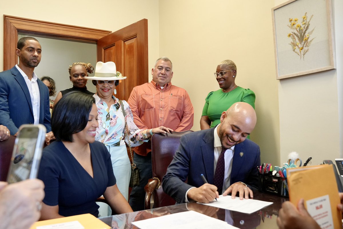RoyceDuplessis's tweet image. New Orleans Can’t Wait.

Today I qualified to run for Mayor with my family and friends by my side. I’m in this to fight for everyday New Orleanians—not the wealthy and connected. Let’s do this together. Our city can’t wait.

Join us: royceduplessis.com