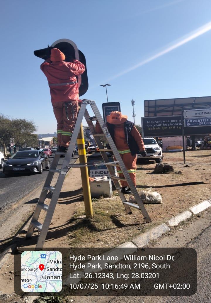CrumRegionB's tweet image. In addition to tackling potholes, various service delivery breakdowns were attended to; ensuring a cleaner, safer, and more responsive City. @CityofJoburgZA @MyJRA
@CRUM_CoJ @CleanerJoburg @JoburgParksZoo @JoburgMPD @DadaMorero #JoburgReimagined