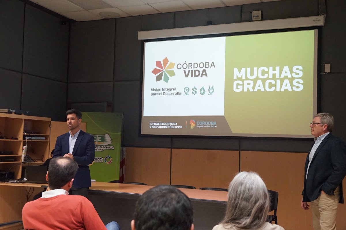 MinCoopCba's tweet image. ⚡️La Cooperativa Eléctrica de #MonteBuey reunió a actores clave para debatir el futuro energético con foco en innovación y desarrollo local.
Un paso firme del cooperativismo hacia una transición energética con arraigo territorial y visión productiva.
#SeguimosHaciendo