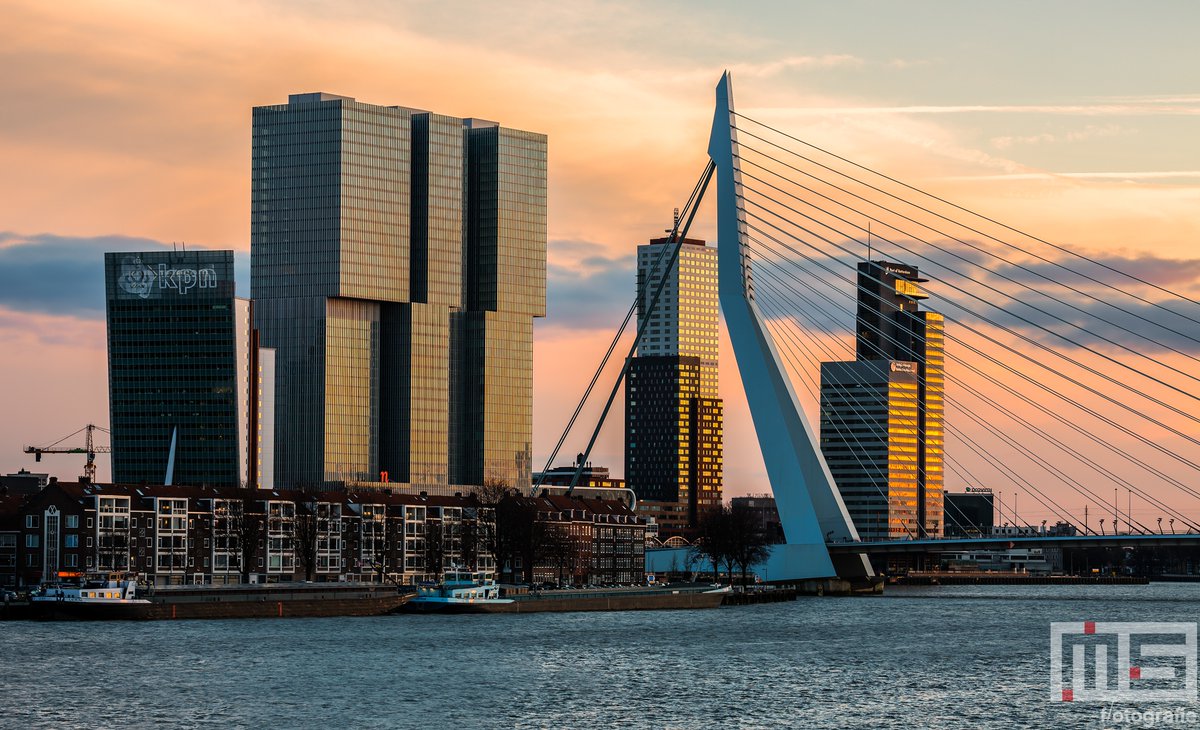 De Erasmusbrug en het Gebouw De Rotterdam in Rotterdam by Night tijdens de zonsondergang

#architecture #erasmusbrug #derottedam #night #fotograaf #photographer #noordereiland #nightphotography

Meer op: ms-fotografie.nl