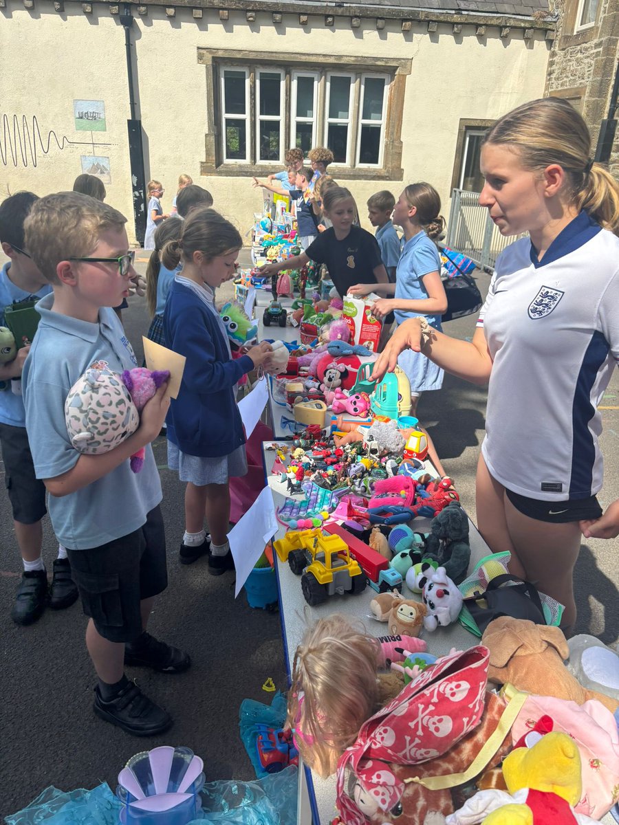 ASFCcommunity's tweet image. Fantastic work by Altham Year 5 and 6 “Toy Express!” They created their own Social action project and came up with a Toy Drive idea to help raise money for new school computers! They made a total of £270.22! Well done everyone involved! 🧸🪀🚂