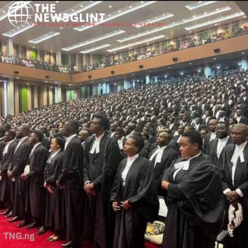 5,728 brand new lawyers called to the Nigerian Bar in Abuja by the Chief Judge of the Federation.
We wish them success in their new profession .