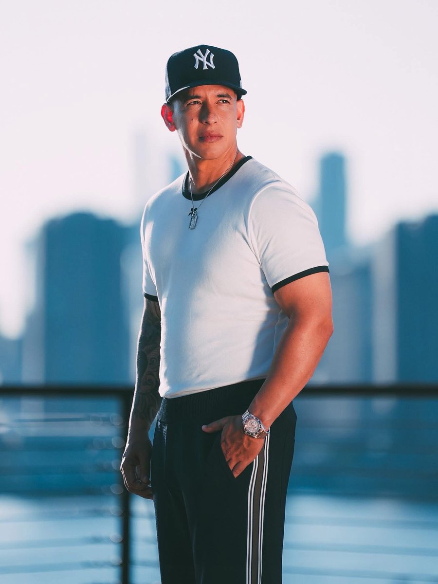 daddy_yankee's tweet image. Mira tú! Sonríele a la vida 😃