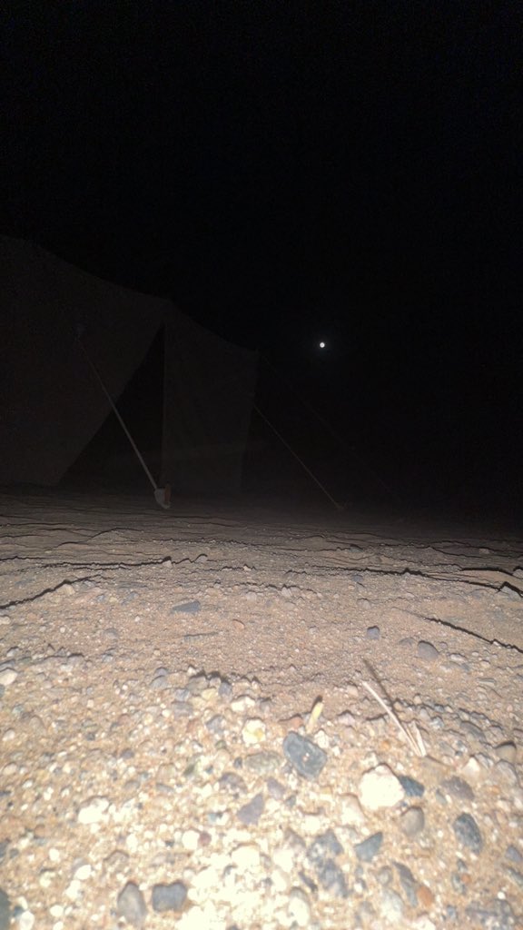 القمر لا غاب .. مايبطي حضوره
حده أسبوعين كان الوضع طول
.#تصويري 🍂🐪