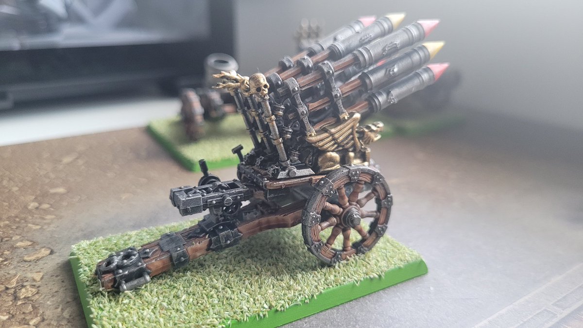 JoshStrifeHayes's tweet image. Progress on the Old World Empire army.
4 war machines finished and 40 greatswords being painted.