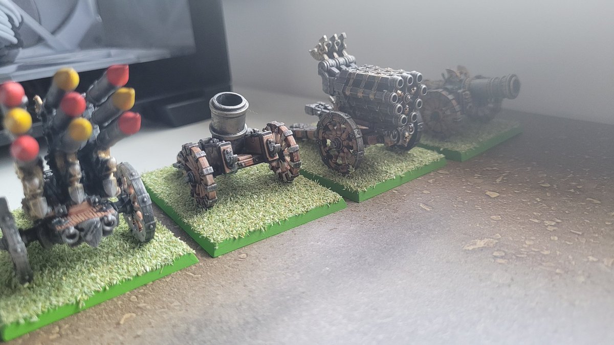 JoshStrifeHayes's tweet image. Progress on the Old World Empire army.
4 war machines finished and 40 greatswords being painted.