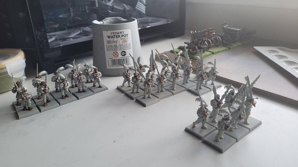 JoshStrifeHayes's tweet image. Progress on the Old World Empire army.
4 war machines finished and 40 greatswords being painted.