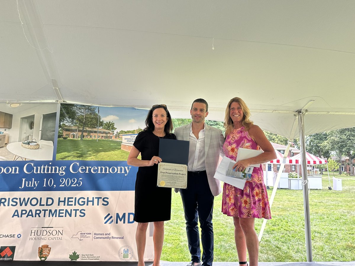 TroyCityHall's tweet image. 🏘️ We cut the ribbon on the newly renovated Griswold Heights - 391 units of safe, affordable housing that are helping revitalize Troy!
Huge thanks to @NYSHCR, HUD, our state reps, and the Troy Housing Authority for investing in our community. 💪