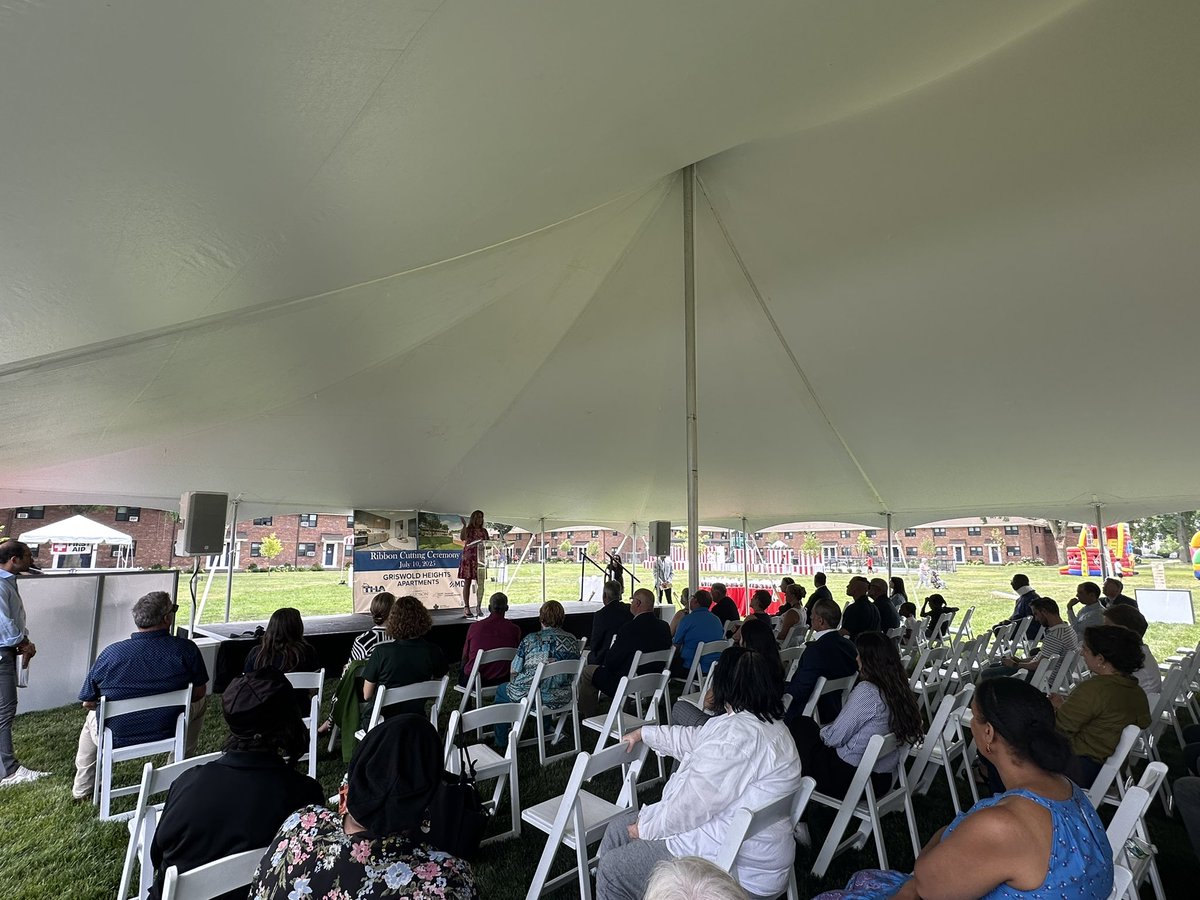 TroyCityHall's tweet image. 🏘️ We cut the ribbon on the newly renovated Griswold Heights - 391 units of safe, affordable housing that are helping revitalize Troy!
Huge thanks to @NYSHCR, HUD, our state reps, and the Troy Housing Authority for investing in our community. 💪