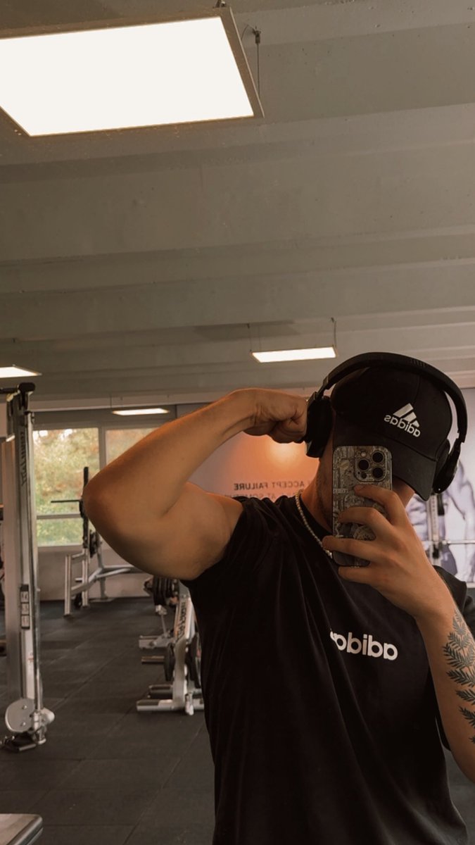 XratedDanny's tweet photo. Gym Selfie 💪🏼🙂‍↕️

#gay #gym #muscles #german #gayboy #nsfw https://t.co/yWBFRWf1Xh