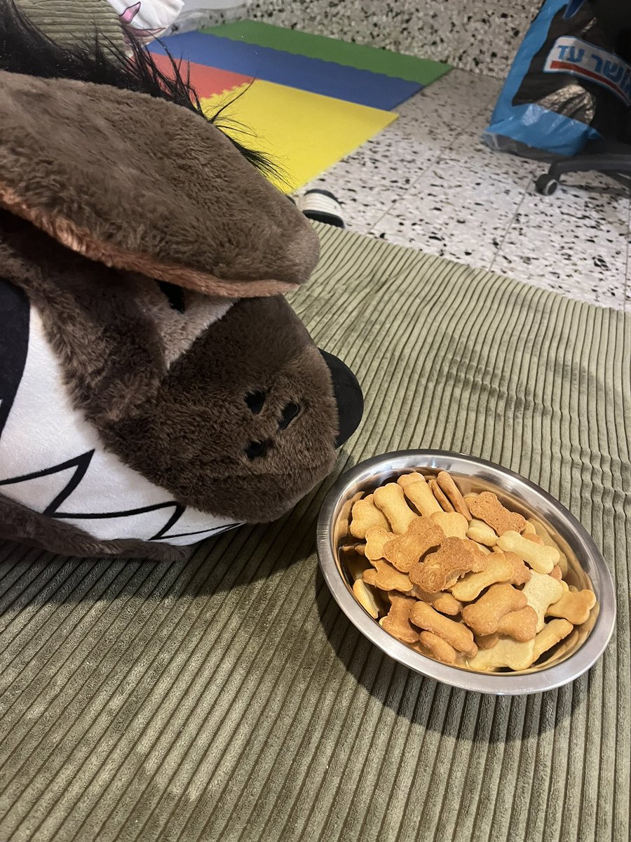 kovuah's tweet image. yeens gotta eat