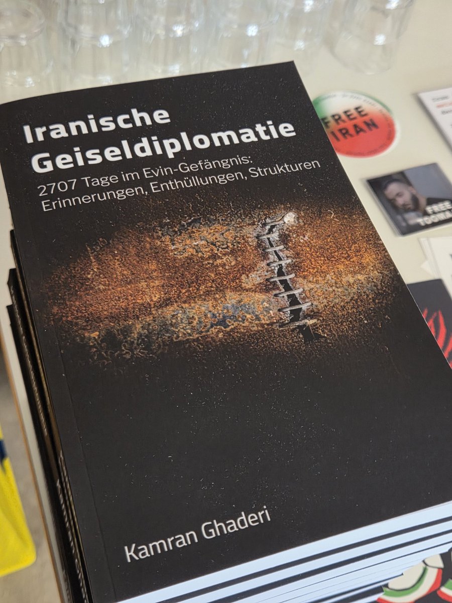 Menschen im Iran riskieren ihr Leben für Freiheit, Demokratie und Menschenrechte. Viele von ihnen werden verfolgt, inhaftiert, gefoltert – weil sie ihre Stimme erheben.

Kamran Ghaderi und Ghazal Abdollahi berichten gerade in der Stasi-Zentrale. Campus für Demokratie über die
