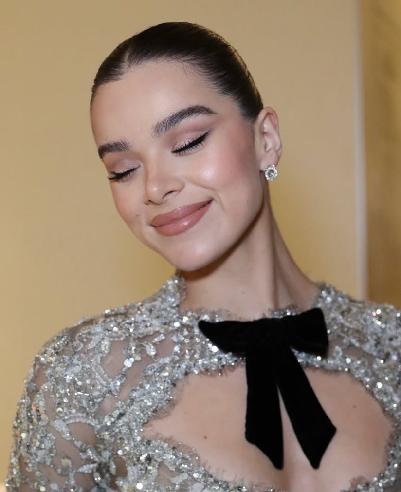 beauhsstyle's tweet image. eles quando protagonizam sendo par romรขntico da hailee nos filmes