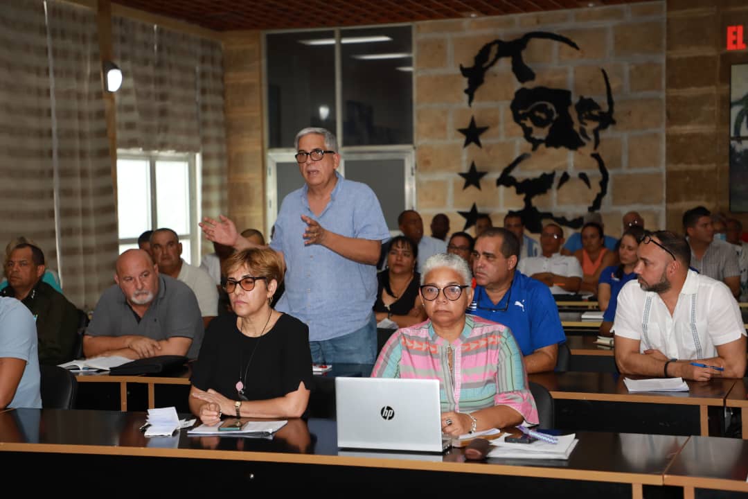 José Ramón Monteagudo Ruiz (@ramnmonte1) on Twitter photo Hoy acompañamos al Miembro del Buró Político y Secretario de Organización del <a href="/PartidoPCC/">Partido Comunista de Cuba</a> <a href="/DrRobertoMOjeda/">Dr. Roberto Morales Ojeda</a>, en el chequeo al desarrollo de las acciones para la celebración del Acto Nacional por el Día de la Rebeldía Nacional en Ciego de Ávila el próximo 26 de julio. #CiegoEn26 Hoy acompañamos al Miembro del Buró Político y Secretario de Organización del <a href="/PartidoPCC/">Partido Comunista de Cuba</a> <a href="/DrRobertoMOjeda/">Dr. Roberto Morales Ojeda</a>, en el chequeo al desarrollo de las acciones para la celebración del Acto Nacional por el Día de la Rebeldía Nacional en Ciego de Ávila el próximo 26 de julio. #CiegoEn26
