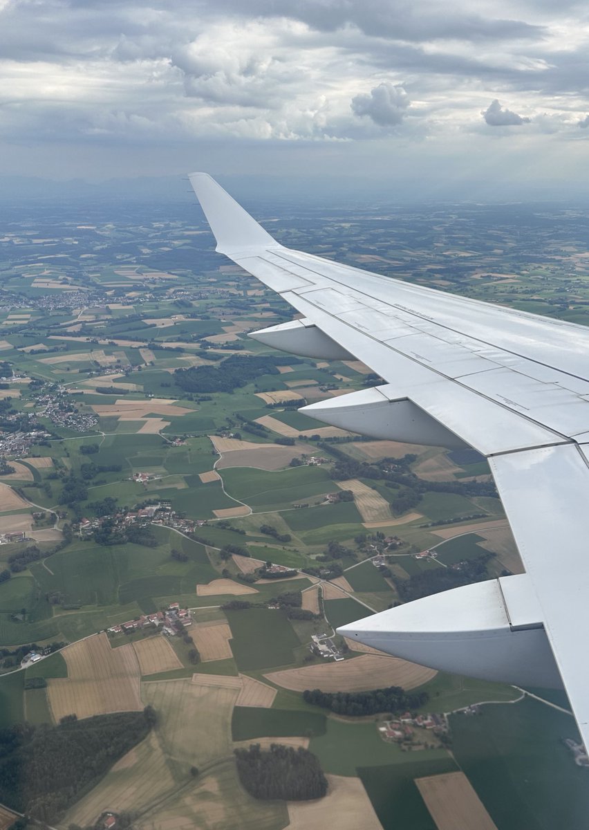 Laurastacksats's tweet image. Sup, München? 🇩🇪