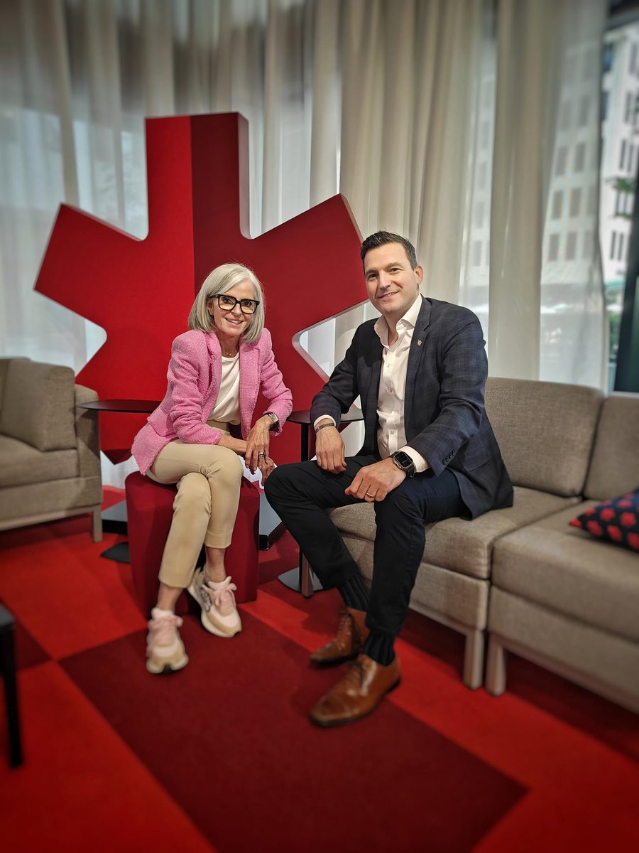 EvanLSolomon's tweet image. Excellente conversation ce matin avec Isabelle Hudon, PDG de @BDC_ca, sur le soutien aux entrepreneurs et startups canadiennes dans ce moment de transition économique.
BDC reste déterminée à aider nos entreprises innovantes à croître, se développer et rester au pays.