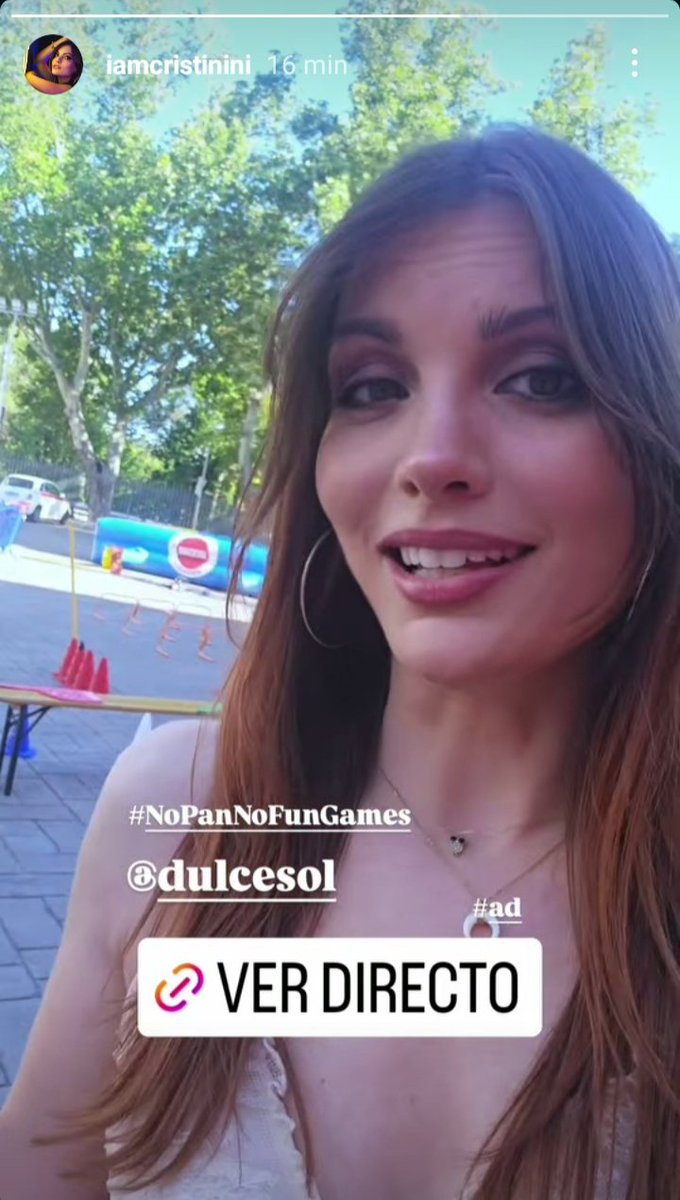 johnnytheicon's tweet photo. Disfruta muchísimo del evento 🍔🌭
 @IamCristinini 👑💙💙
#NopanNofunGames https://t.co/d02D5lvBCK