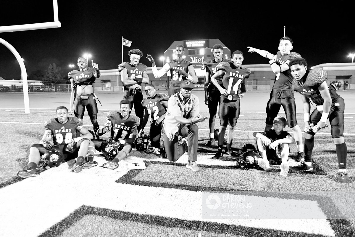 AliefHastingsFB's tweet photo. #TBT Then, Hastings Head Coach, David Martel, calls it a career & leaves with a win!! MEAN GRRENE looking on! Team standing strong. And #YacBoys pose for the cam! #Alief #FightingBears https://t.co/ZzOAuu4e1H