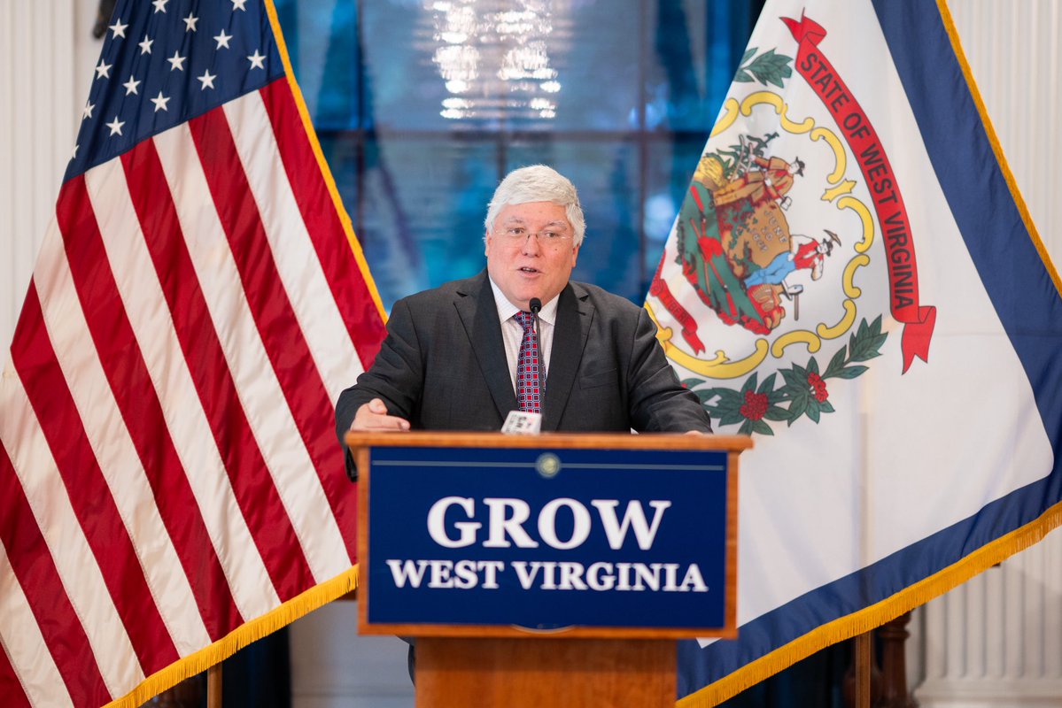 wvgovernor's tweet image. Today I announced “Grow West Virginia,” an economic plan to accomplish growth in five areas:
✅Grow paychecks by reducing or eliminating taxes and fees.
✅Grow jobs by helping our current businesses expand and attracting new businesses to the Mountain State.
✅Grow the free…