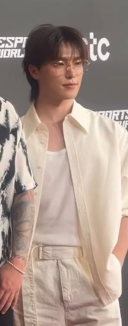 دينو الزينننننن كله بس مافيييييه كلاممم إحلو زيااادة بديرتنااااا 🤍🤍 فخوررررة بصغيرنا.