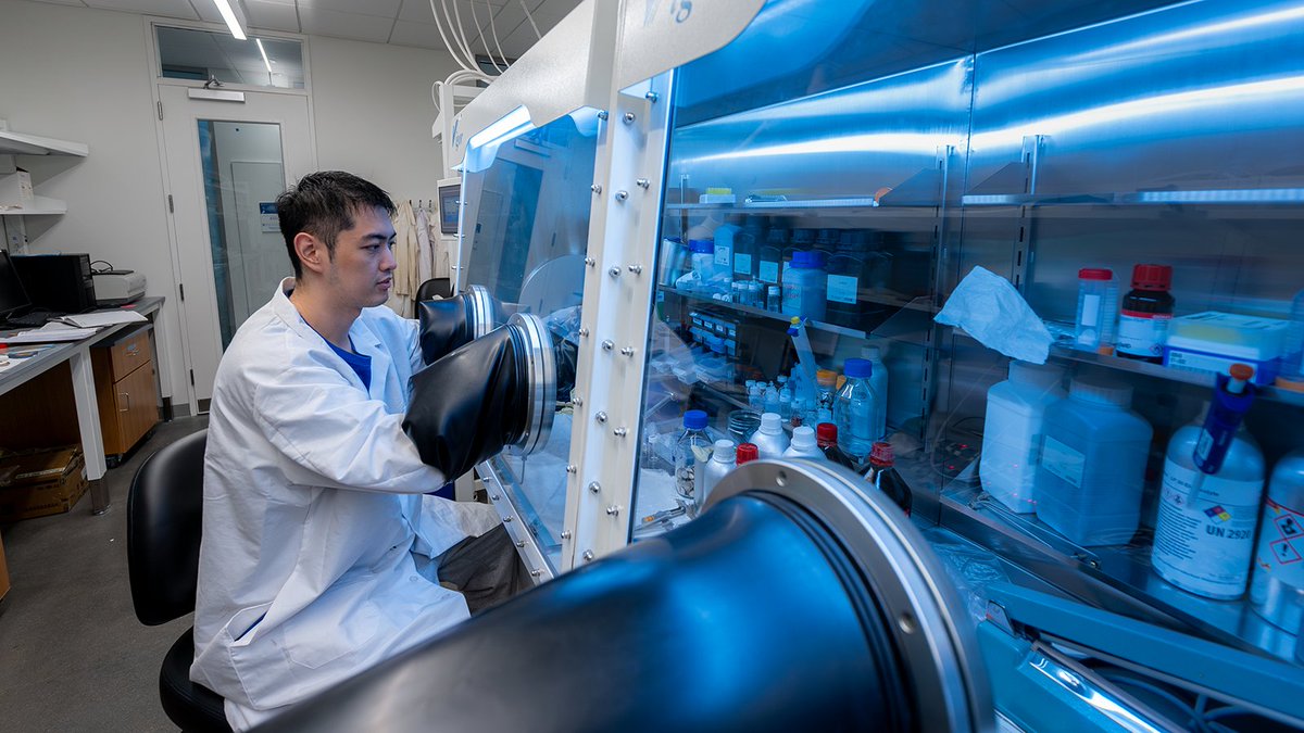 RiceMSNE's tweet image. ⚗️ Chemistry matters more than structure for battery performance.
Contrary to conventional wisdom, @RiceEngineering researchers found thermodynamic properties matter more than structural design for lithium-ion battery performance.
🔗 Learn more: news.rice.edu/news/2025/thic…