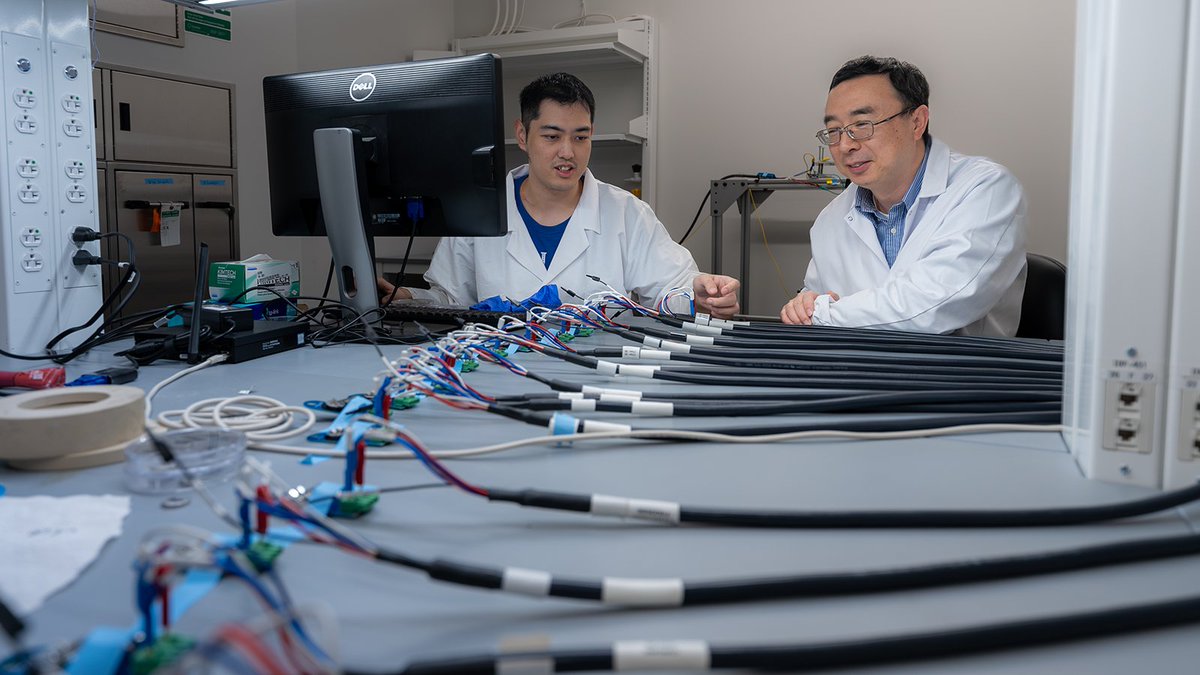 RiceMSNE's tweet image. ⚗️ Chemistry matters more than structure for battery performance.
Contrary to conventional wisdom, @RiceEngineering researchers found thermodynamic properties matter more than structural design for lithium-ion battery performance.
🔗 Learn more: news.rice.edu/news/2025/thic…