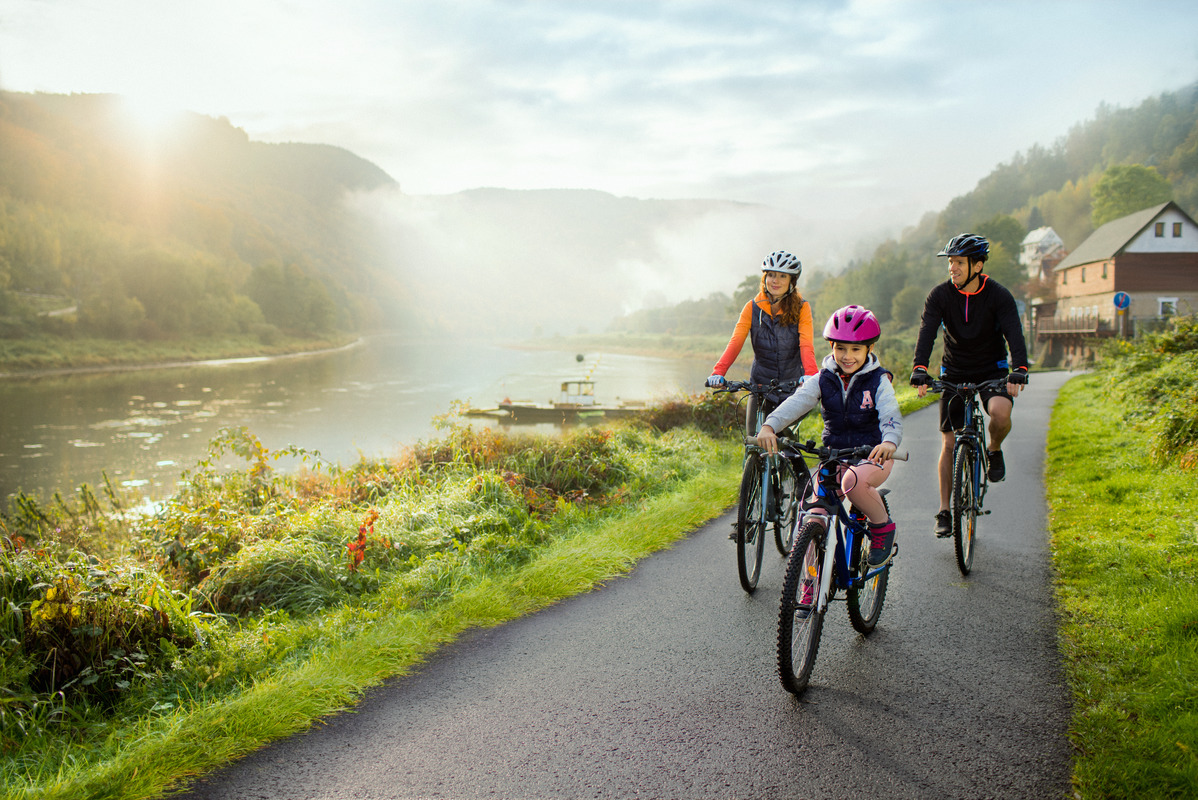 Toma tu #bicicleta y ven a descubrir #Chequia con toda la familia, aquí tienes toda la información que necesitas ==&gt;  bit.ly/4eDzUh6 #DestinoChequia #turismo #viajar #vacaciones #bici