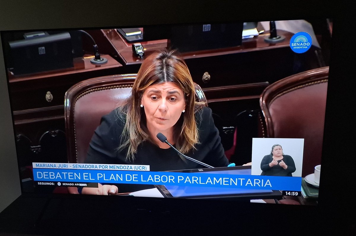 Lourdes M Arrieta (@lulumicart) on Twitter photo MENDOZA: NO OLVIDEMOS
La senadora de <a href="/alfredocornejo/">Alfredo Cornejo</a> en contra de los jubilados, pidiendo que se caiga la sesión. ¿Qué negociaron? Todo por un cargo. MENDOZA: NO OLVIDEMOS
La senadora de <a href="/alfredocornejo/">Alfredo Cornejo</a> en contra de los jubilados, pidiendo que se caiga la sesión. ¿Qué negociaron? Todo por un cargo.