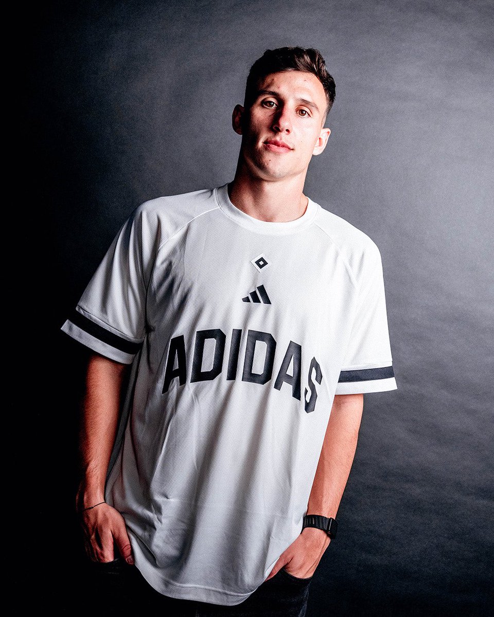 𝐌𝐎𝐈𝐍, Nicolas #Capaldo! 👋🏽

Perfekt für unsere Spielidee: Der 26-jährige Argentinier kommt von RB Salzburg und läuft ab sofort mit der Rückennummer 24 auf. 🇦🇷😍

Alle Infos und Zitate ➡️ hsv.link/Capaldo_Neuzug…

#nurderHSV