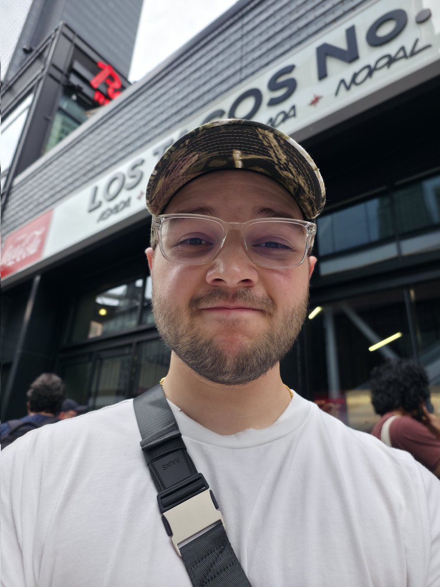 imparkerburton's tweet image. 200mp selfie on the Galaxy Z Fold7 (2nd Pic is cropped in to show detail)