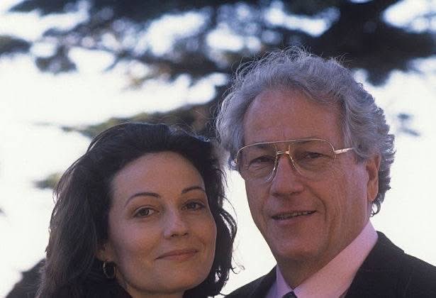 Robert Vigouroux, ancien maire de Marseille vient de mourir à l'âge de 94 ans ... pour ceux qui ne le savent pas, il était l'un des rares médecins à s'être embarqué volontairement à bord du cargo Exodus pour soigner nos frères en 1947 ...
Qu'il repose en paix !